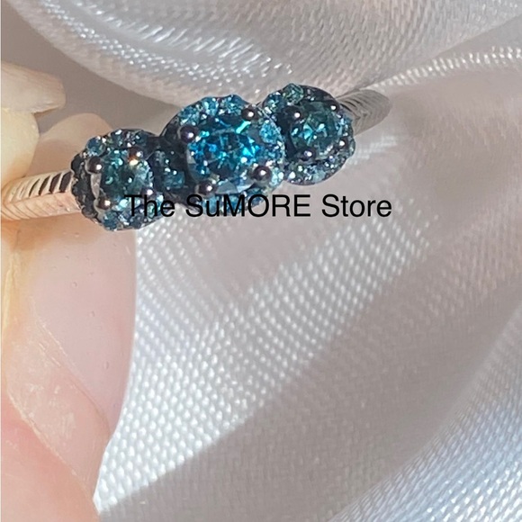 Genuine Blue Diamond trilogy Ring - Picture 5 of 9